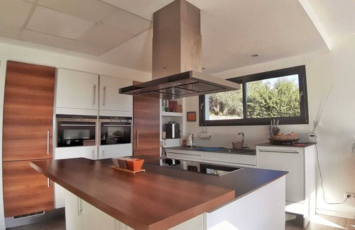 Soumont Villa | CONTEMPORARY VILLA WITH AMAZING VIEW OF LAKE SALAGOU