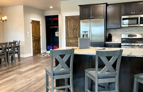 Nemo House | Contemporary Waterfront Ranch Villa at Twin Canyons Longhorn Ranch