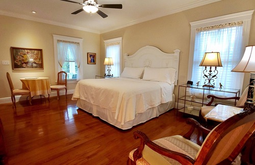 Milton House | Contessa Suite, Bed and Breakfast,nNo added fees or cleaning charges.