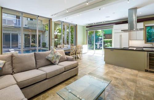 Downtown House | Contra House -Luxury Home With Pool