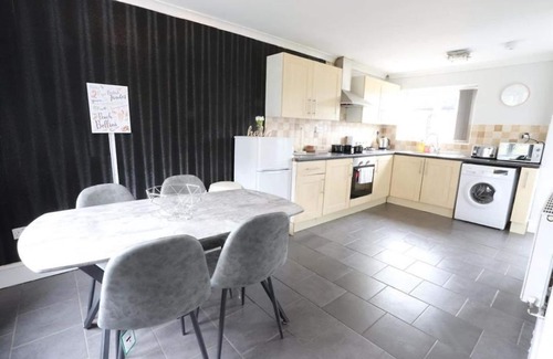 Little Hay House | Contractor Accommodation Near NEC