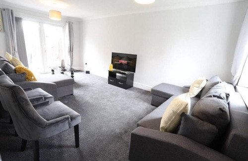 Little Hay House | Contractor Accommodation Near NEC