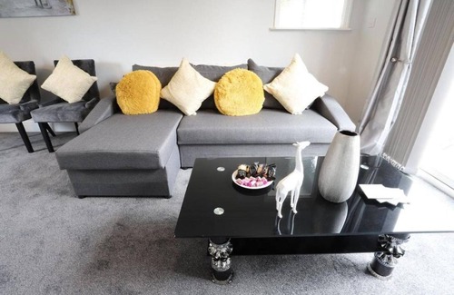 Little Hay House | Contractor Accommodation Near NEC