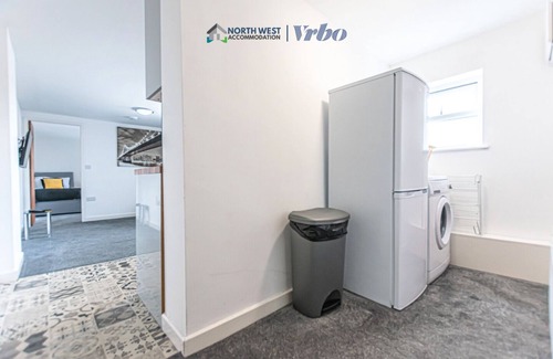 St Helens Condo | Contractor/Corporate Stays – Full Amenities, Near Liverpool and Warrington