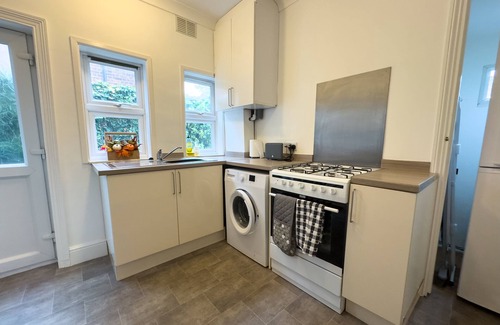 Norwich House | Contractor Family Friendly Spacious 4 Bed House