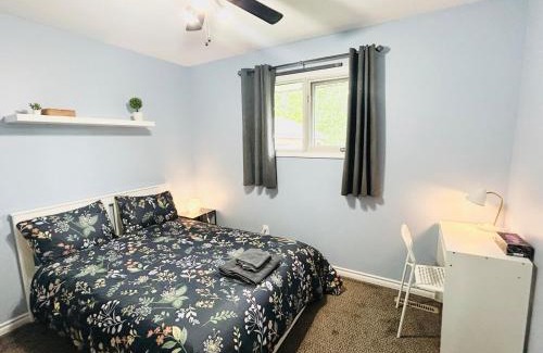Thompson House | Contractor-friendly,4Beds, Free Parking&Laundry