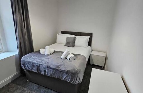 Neath Apartment | Contractor Room - Kitchen - Central Spot