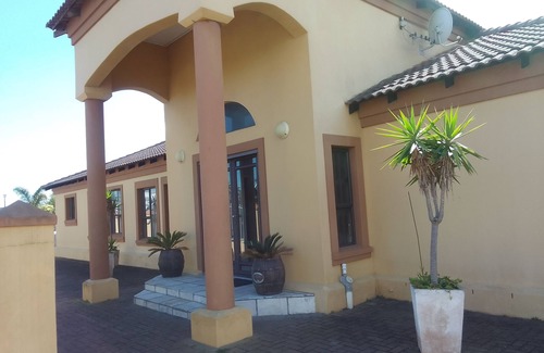 Bloubergstrand House | Contractors accommodation