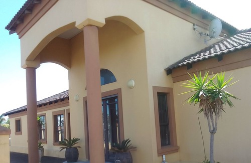 Bloubergstrand House | Contractors accommodation