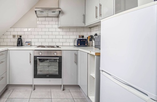 Rushmoor District Apartment | Contractors & Families, Pet Friendly, Free WiFi