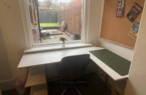Ilkeston House | Contractors - Families - Couples - 3x Bedrooms + Sofa Bed - Sleeps 8 M1 J26&25