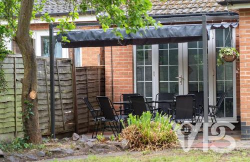 Thorpe Satchville Villa | Contractors Family Near Hospital