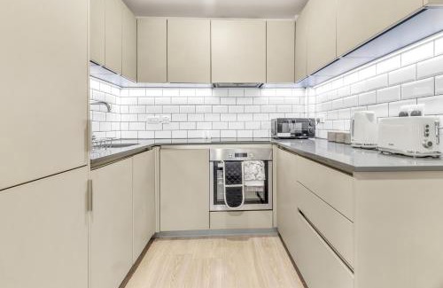 Bedford Apartment | Contractors Gem, 2 bed, sleeps 6, bathroom & ensuite