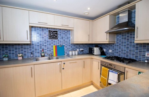 Swindon Apartment | Contractors*Long Stays Discounts*Free Parking