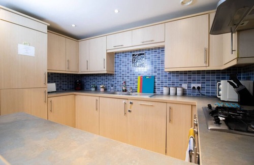 Swindon Apartment | Contractors*Long Stays Discounts*Free Parking