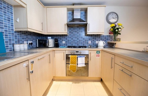 Swindon Apartment | Contractors*Long Stays Discounts*Free Parking