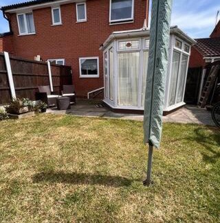 Giltbrook House | CONTRACTORS OR FAMILY HOUSE - M1 Nottingham - IKEA RETAIL PARK - CATKIN DRIVE - 2 Bed Home with Driveway, private garden, sleeps 4 - TV'S in all rooms