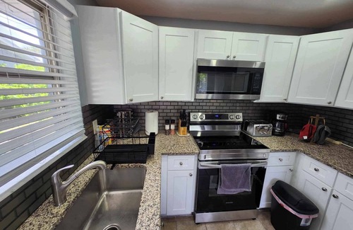 Hunt Club Apartment | Convenience at Your fingertips.