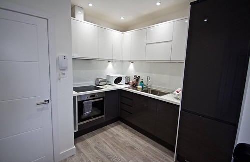 Newbury Apartment | Convenient 1 Bed Apartment in the centre of Newbury (3CHE)