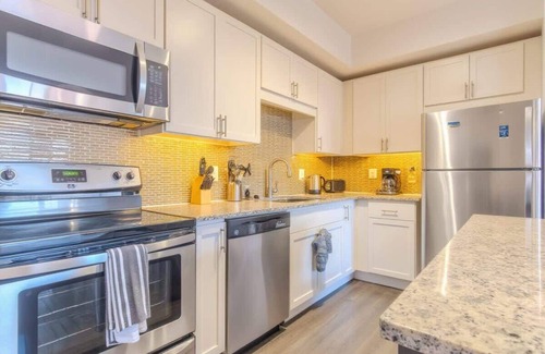 Irving Apartment | Convenient 1BR King Suite Pool, Gym & Parking 02