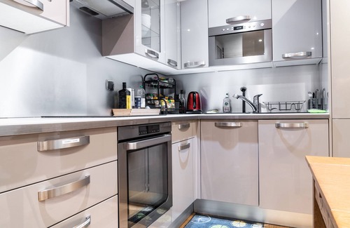 Noisy-le-Grand Apartment | Convenient 2-bedroom apartment near subway