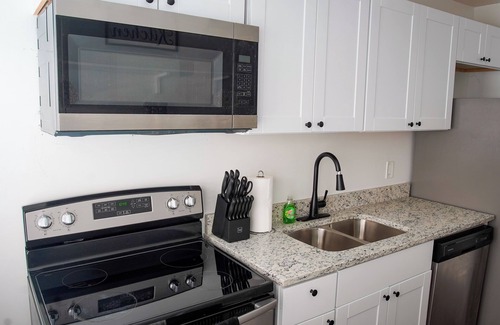 East Point House | Convenient 2-Bed Getaway Close to the Airport
