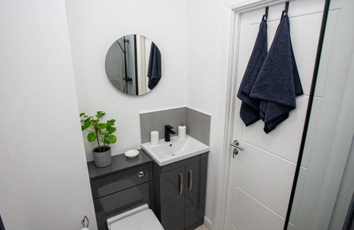 Bolton Apartment | Convenient 2 Bedroom Bolton Apartment