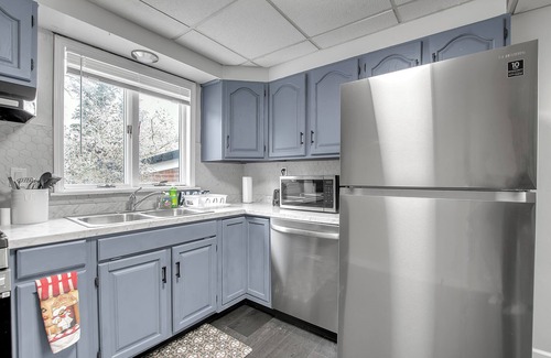 Lancaster House | Convenient 3-bedroom house with AC, WiFi in peaceful Bowmansville