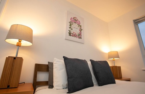 Mapperley House | Convenient 3 Bedroom House With Parking