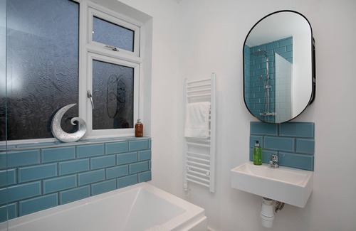 Mapperley House | Convenient 3 Bedroom House With Parking
