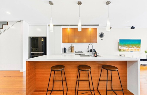 Eastlakes House | Convenient 4BR with Private Pool close to Airport