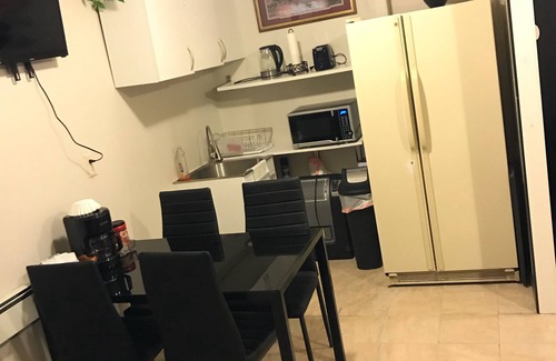 Middletown Apartment | Convenient and clean studio near the beach and Newport.