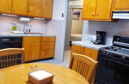 Weequahic House | Convenient and Comfortable 1150 sq. ft. 2 BR/1BA Apartment Home in a NYC Suburb
