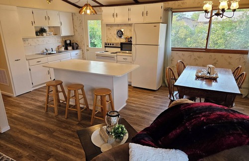 Hayward House | Convenient and comfortable 2 bedroom home in Hayward
