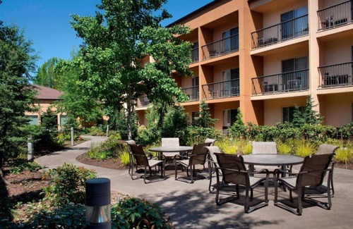 Tanasbourne House | Convenient and Modern Hillsboro Hotel Near Intel
