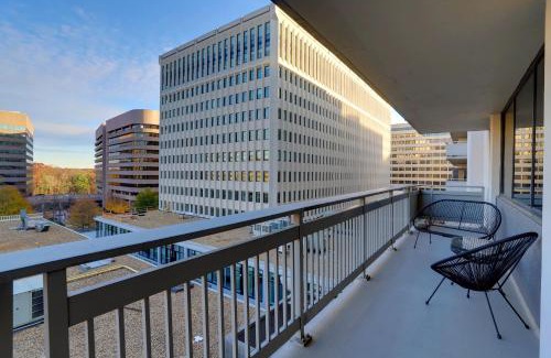 Crystal City Apartment | Convenient Apartment near Metro in Crystal City