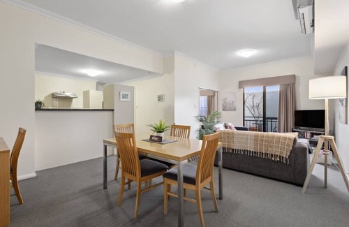 Northbridge Apartment | Convenient Apt near RAC Arena