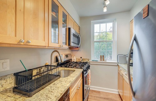 Arlington Heights Condo | Convenient Arlington Condo ~ 4 Mi to National Mall