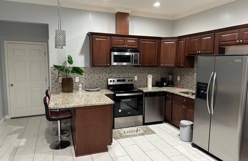 Tucker House | Convenient Atlanta Vacation in a quiet neighborhood. Walking trail, golf course