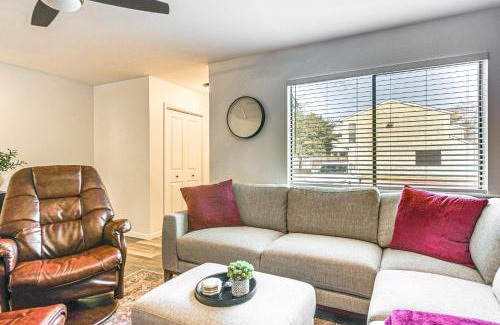 College Station House | Convenient Bryan Townhome with Patio Less Than 3 Mi to AandM!