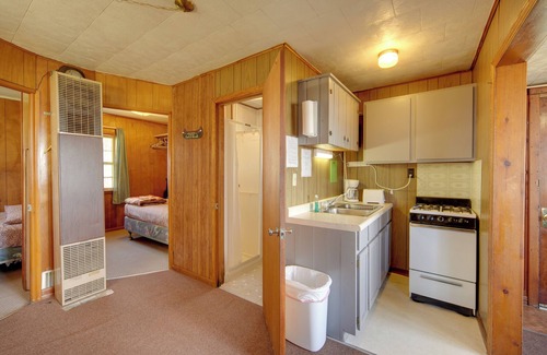 Stone Lake Cabin | Convenient Cabin w/Access to 3 Boat Docks!