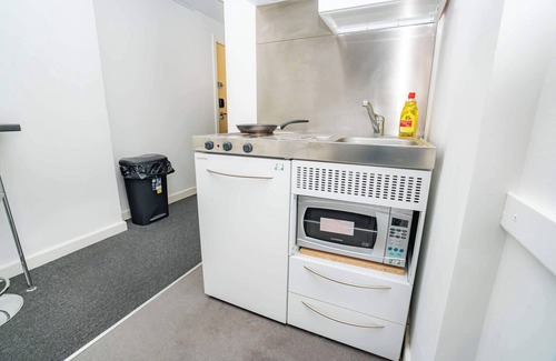 Coventry City Centre Apartment | Convenient Central Coventry Budget Studio