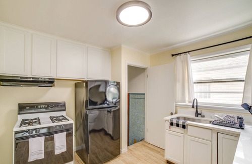 Clearing House | Convenient Chicago Vacation Rental w/ Office!