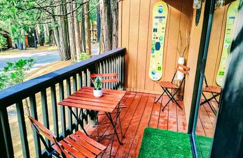 Shaver Lake Apartment | Convenient condo near Shaver Lake & China Peak with pool & hot tub