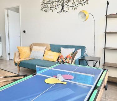 Bracknell Apartment | Convenient Contractor & Family Stay - 5 Guests, Pets Welcome, Parking Included!