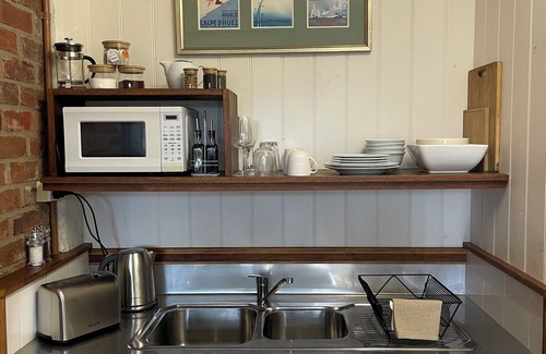 Omeo Cottage | Convenient & Cosy Mountain Retreat in Omeo - Ski or Bike Ride this Winter