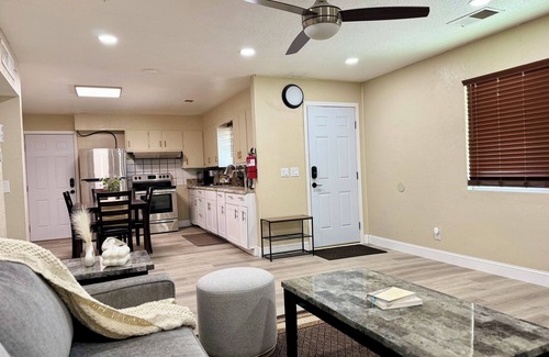 Hanford Apartment | Convenient Downtown Spot with In-Unit Laundry