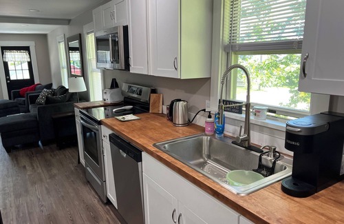 Bangor House | Convenient family and dog friendly Brewer/Bangor home.