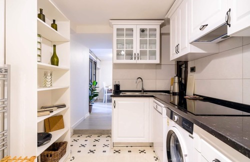 Kabatas Apartment | Convenient Flat w Garden 10 min to Galataport