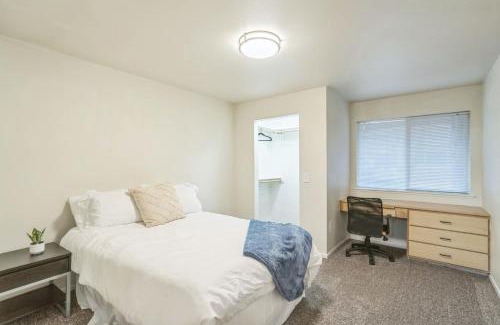 Harlow Apartment | Convenient Getaway Close to Autzen Stadium